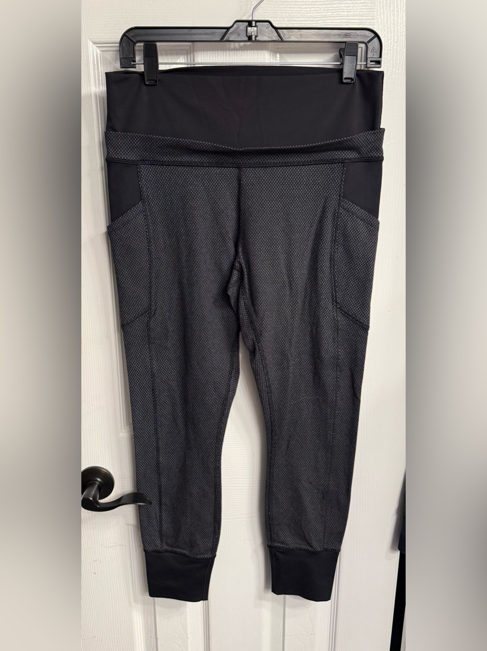 lululemon athletica en route crop retired/vintage 2013 size 10